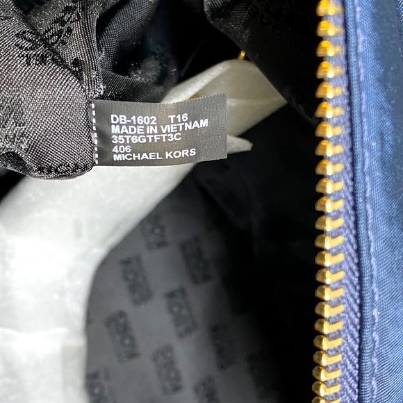 MICHAEL KORS NYLON DUFFLE WEEKENDER BAG - Picture 9 of 12